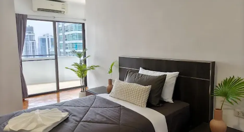 For rent 3 bedrooms condo in Watthana, Bangkok