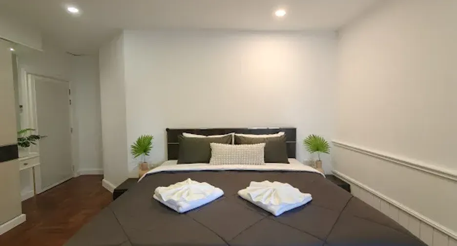 For rent 3 bedrooms condo in Watthana, Bangkok