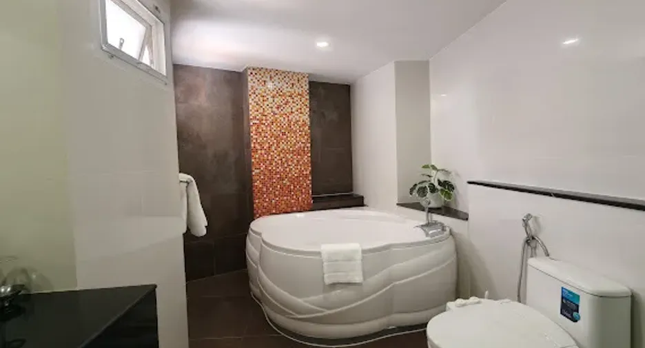 For rent 3 bedrooms condo in Watthana, Bangkok