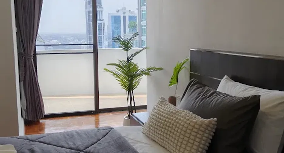 For rent 3 bedrooms condo in Watthana, Bangkok