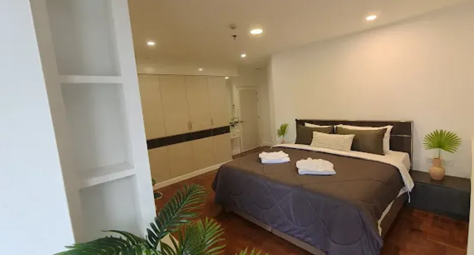 For rent 3 bedrooms condo in Watthana, Bangkok