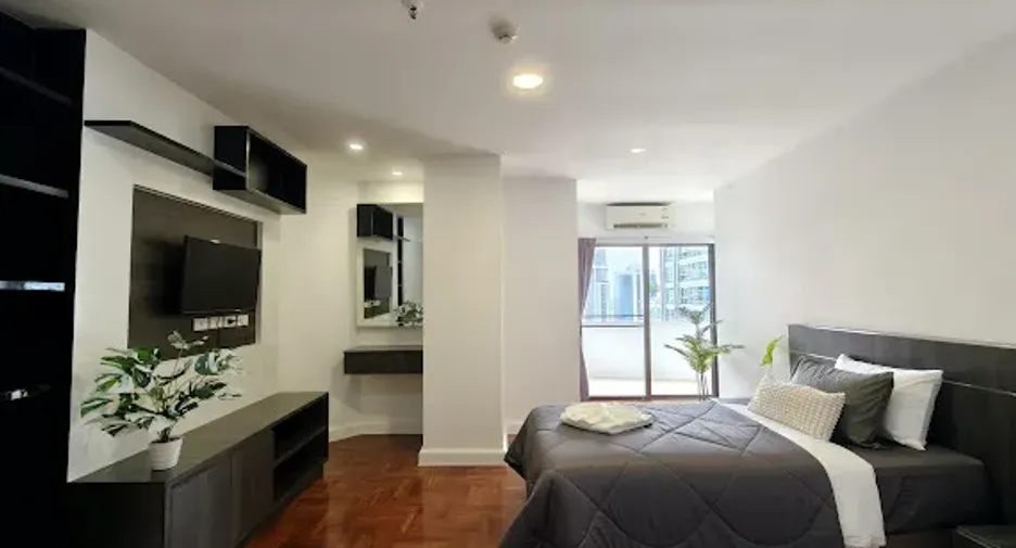For rent 3 bedrooms condo in Watthana, Bangkok