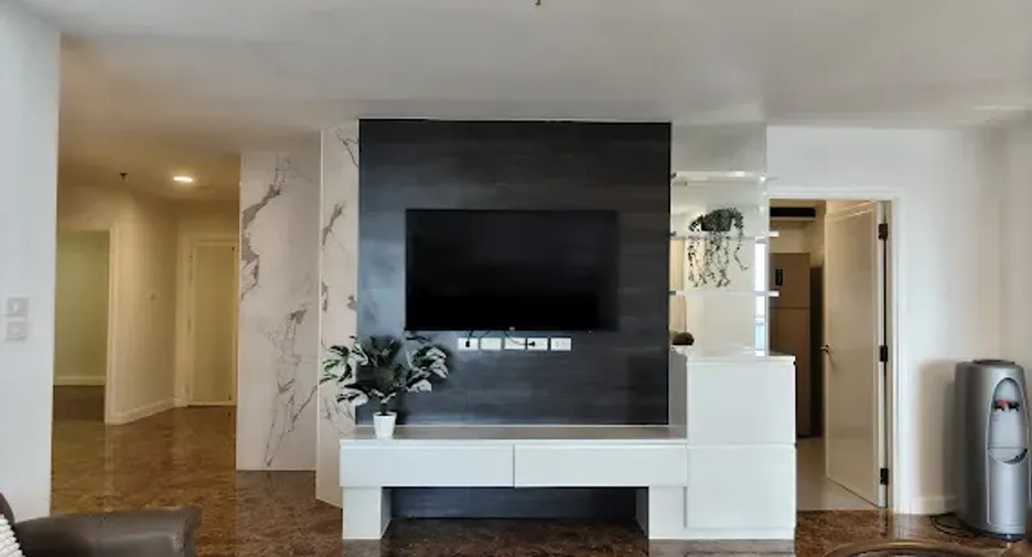 For rent 3 bedrooms condo in Watthana, Bangkok