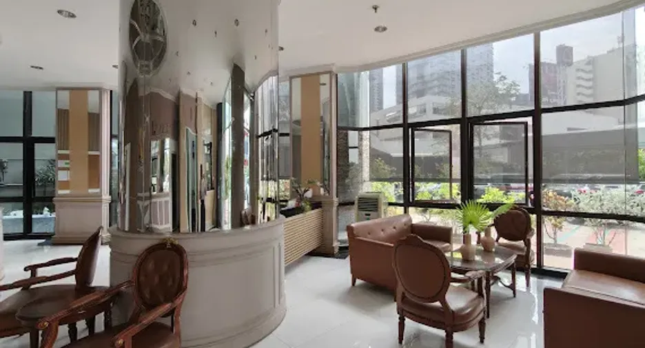 For rent 3 bedrooms condo in Watthana, Bangkok