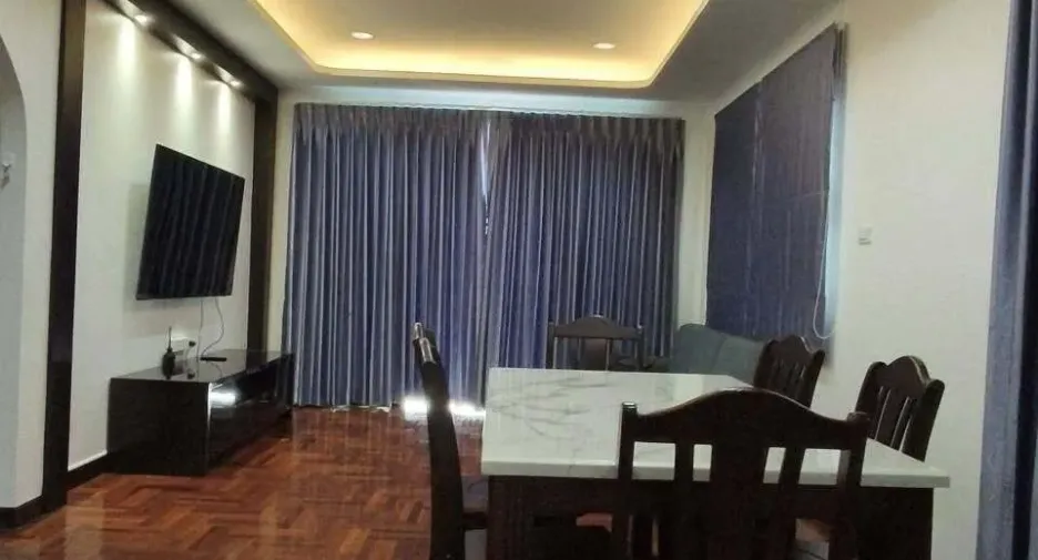 出售 和 出租 3 卧室 独立屋 在 Huai Khwang, 曼谷