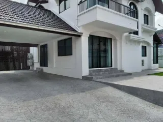 For sale and for rent 3 bedrooms house in Huai Khwang, Bangkok
