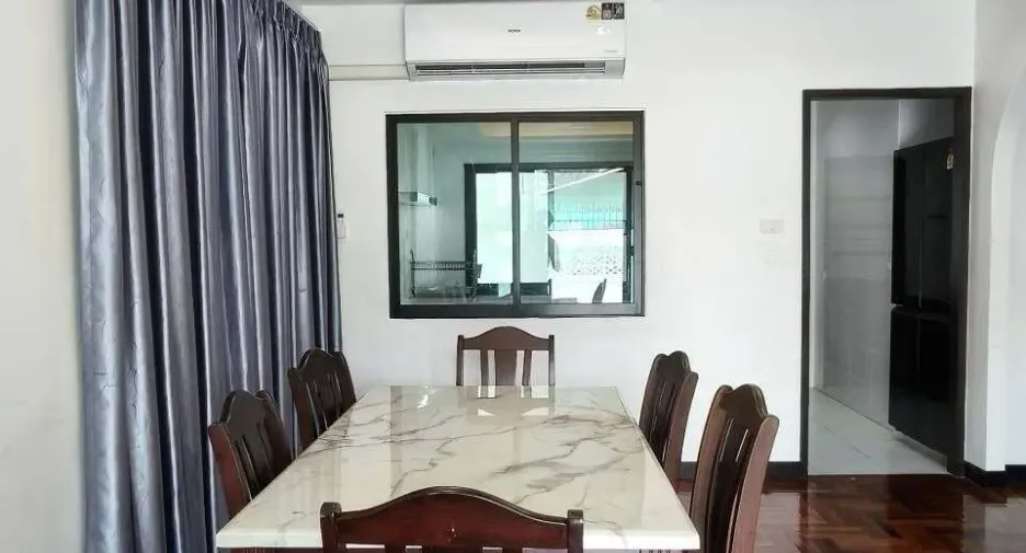 出售 和 出租 3 卧室 独立屋 在 Huai Khwang, 曼谷