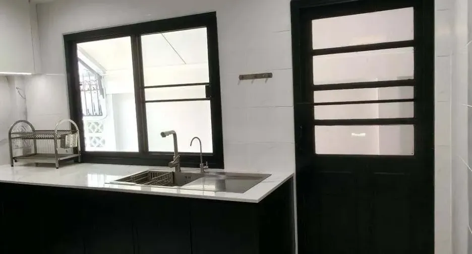 出售 和 出租 3 卧室 独立屋 在 Huai Khwang, 曼谷