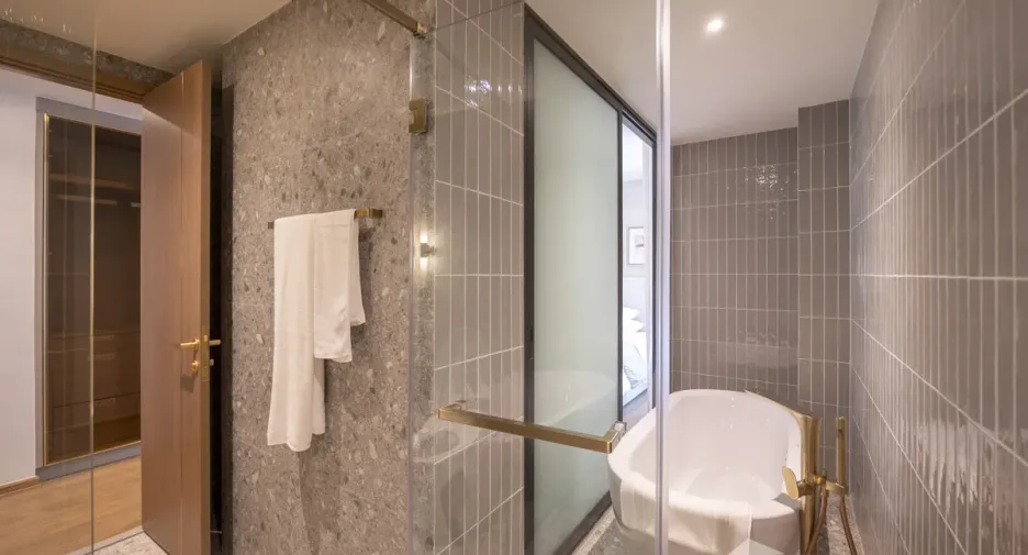 For rent 2 bedrooms condo in Khlong Toei, Bangkok