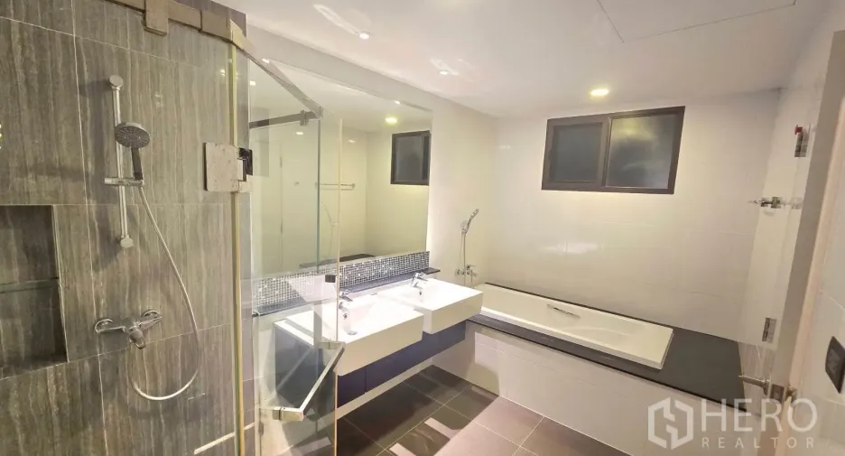 For rent 4 bedrooms house in Prawet, Bangkok