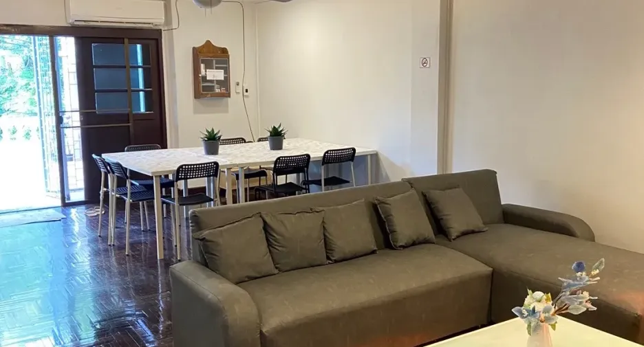 For rent 6 bedrooms office in Watthana, Bangkok