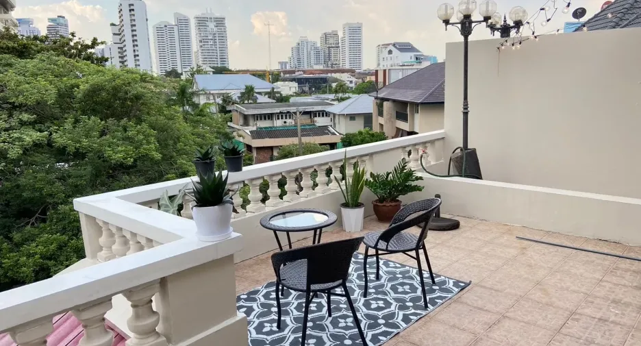 For rent 6 bedrooms office in Watthana, Bangkok