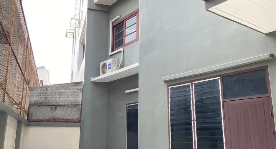 For rent 6 bedrooms office in Watthana, Bangkok