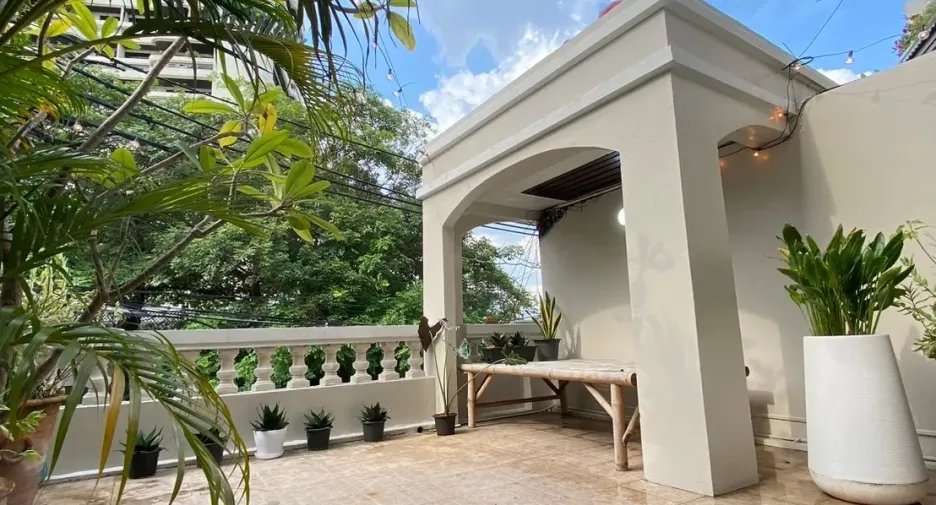 For rent 6 bedrooms office in Watthana, Bangkok