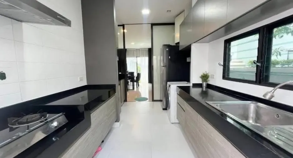 For rent 4 bedrooms house in Bang Phli, Samut Prakan