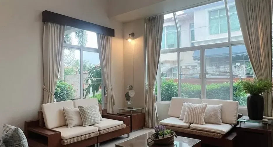 Haus zur Miete mit 3 Zimmer in Lat Krabang, Bangkok