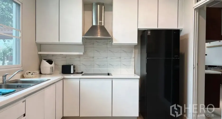 Haus zur Miete mit 3 Zimmer in Lat Krabang, Bangkok