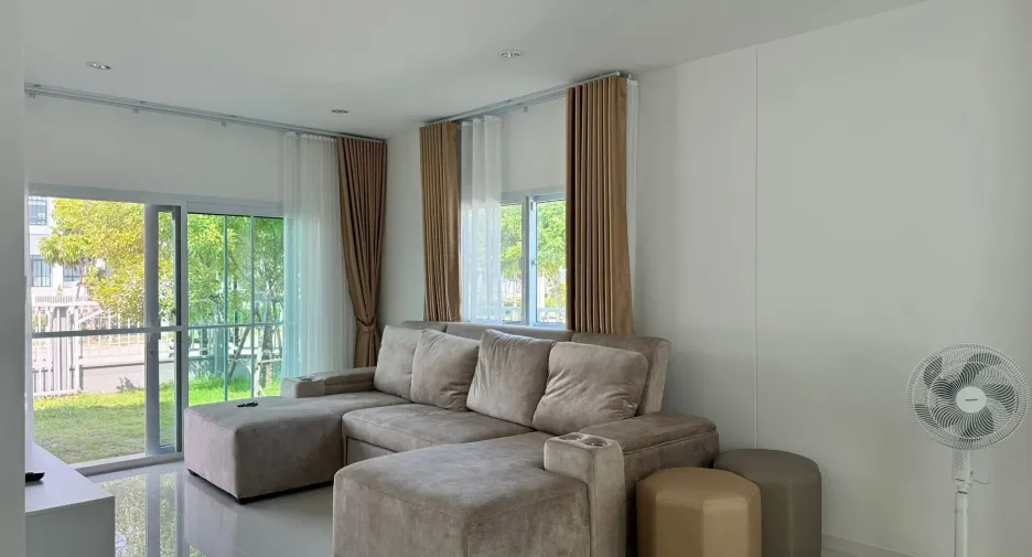 For rent 4 bedrooms house in Mueang Samut Prakan, Samut Prakan