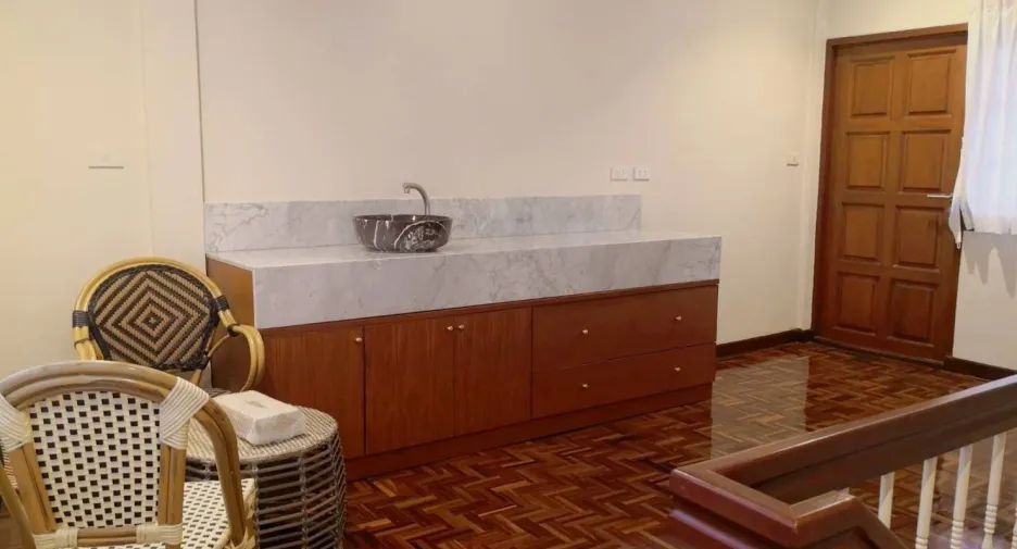 For sale and for rent 4 bedrooms townhouse in Mueang Chiang Mai, Chiang Mai