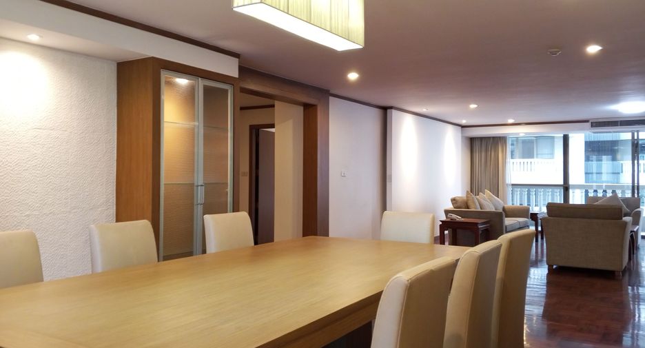 For rent 4 bedrooms apartment in Khlong Toei, Bangkok