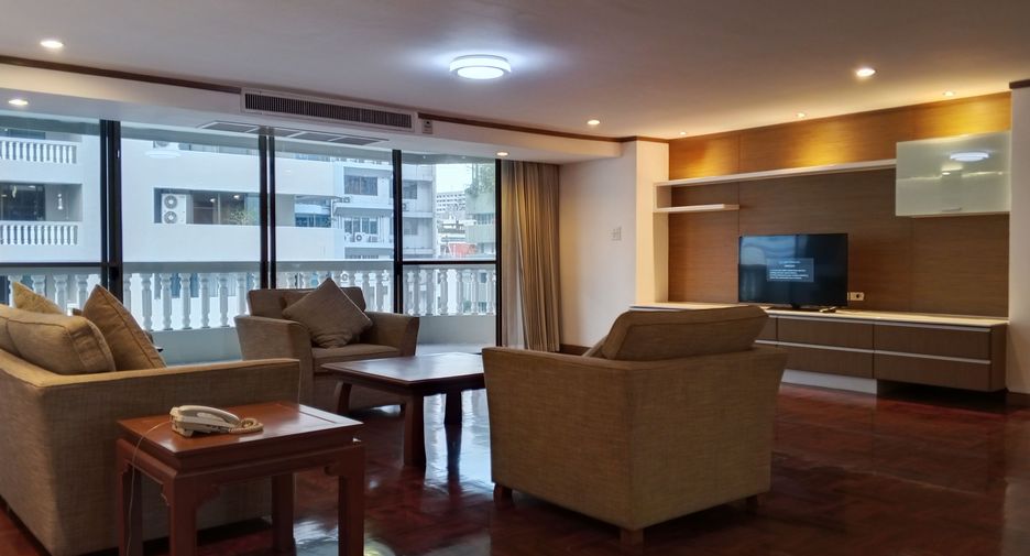 For rent 4 bedrooms apartment in Khlong Toei, Bangkok