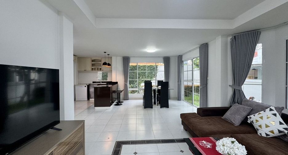 Haus zur Miete mit 3 Zimmer in Mueang Phuket, Phuket