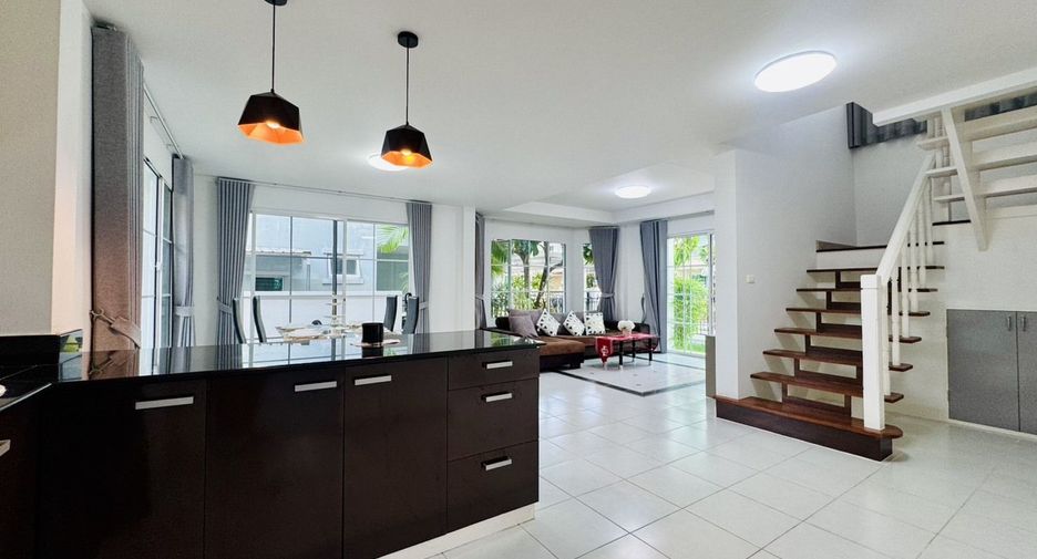 Haus zur Miete mit 3 Zimmer in Mueang Phuket, Phuket