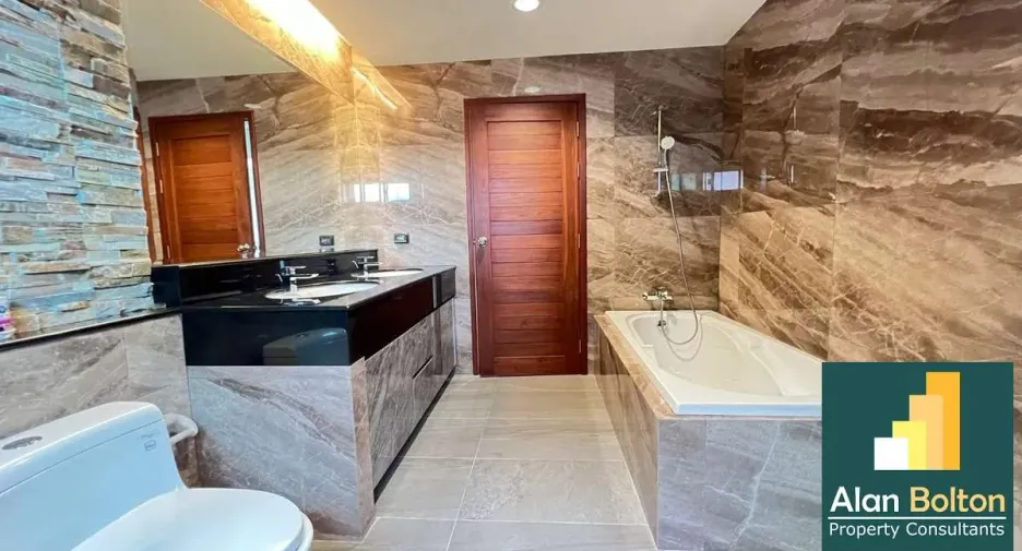 For rent and for sale 3 bedrooms house in Bang Lamung, Chonburi