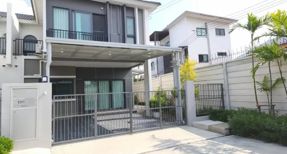 For rent and for sale 4 bedrooms house in Bang Lamung, Chonburi