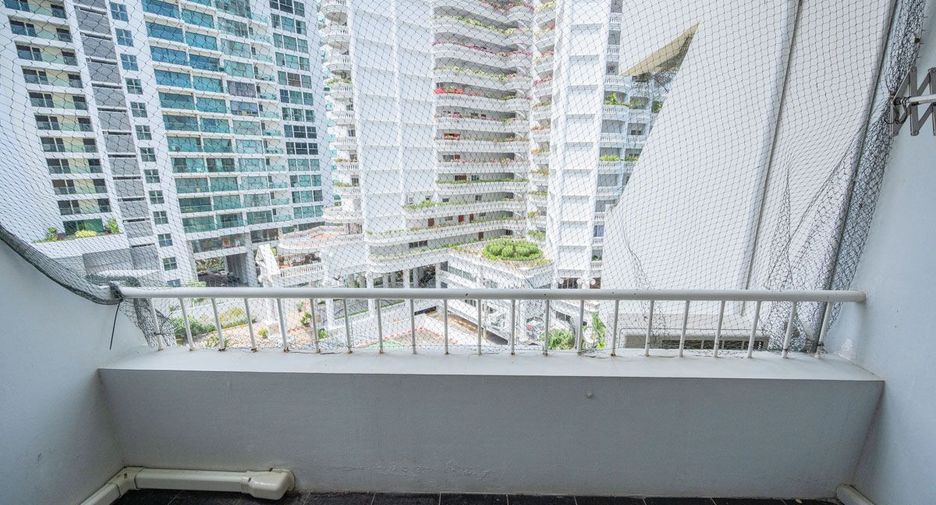 For rent 3 bedrooms condo in North Pattaya, Pattaya