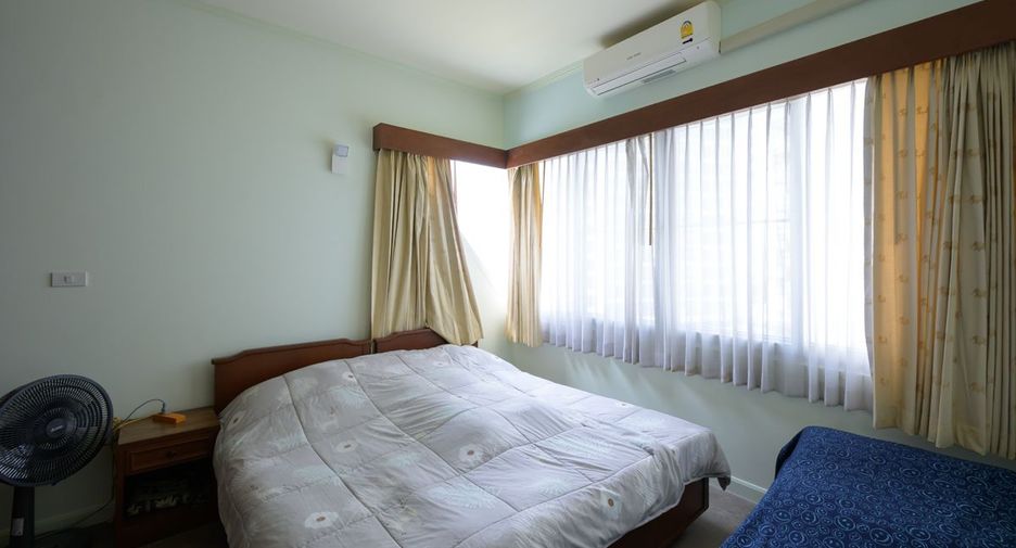 For rent 3 bedrooms condo in North Pattaya, Pattaya