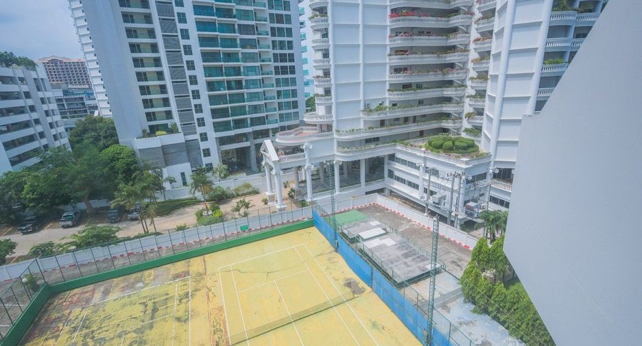 For rent 3 bedrooms condo in North Pattaya, Pattaya