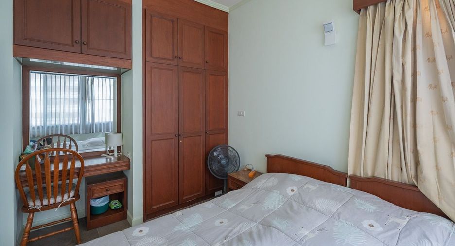 For rent 3 bedrooms condo in North Pattaya, Pattaya