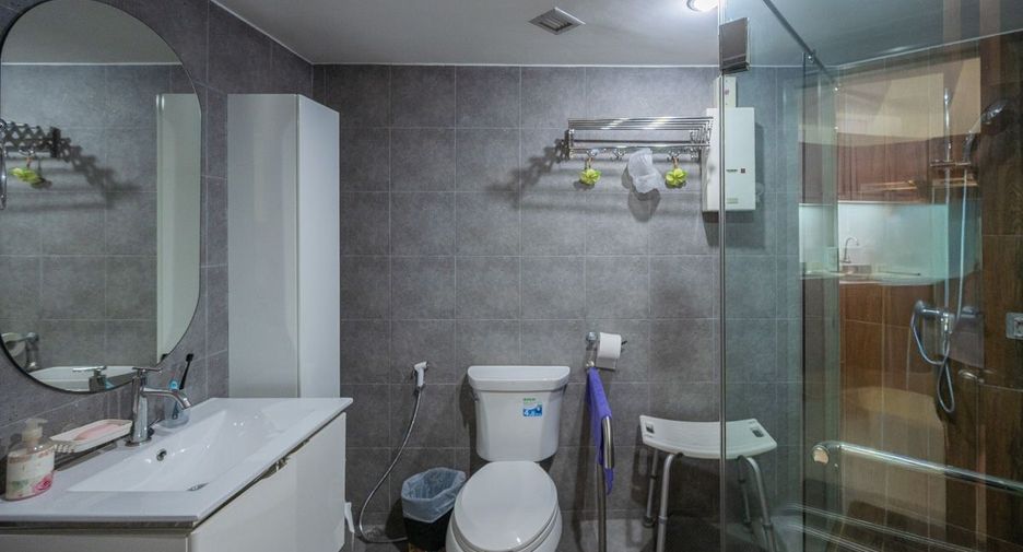 For rent 3 bedrooms condo in North Pattaya, Pattaya