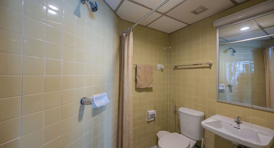 For rent 3 bedrooms condo in North Pattaya, Pattaya
