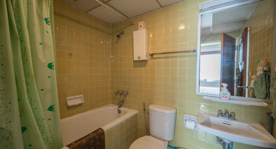 For rent 3 bedrooms condo in North Pattaya, Pattaya