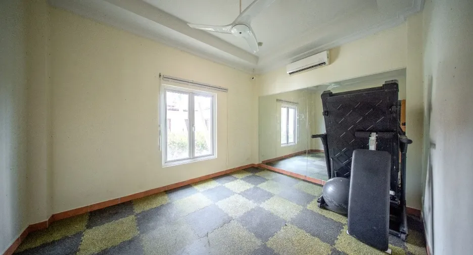 À vendre 5 chambres maison à Huay Yai, Pattaya
