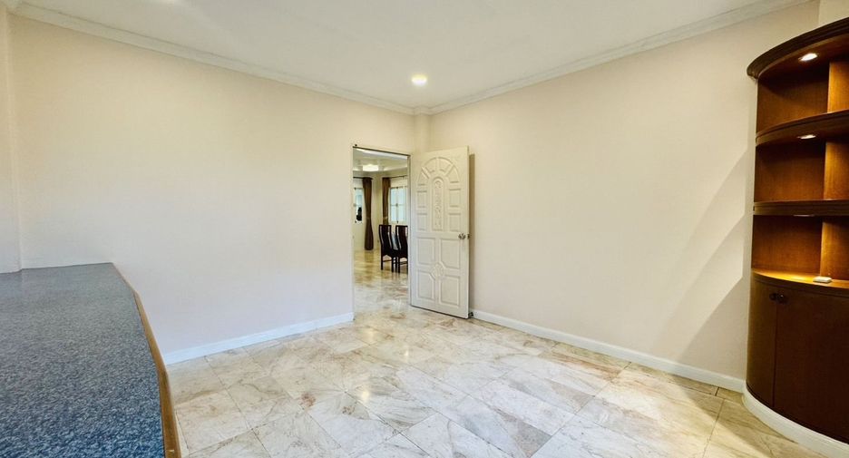 Haus zur Miete mit 6 Zimmer in Mueang Phuket, Phuket