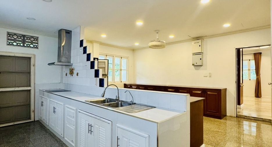 Haus zur Miete mit 6 Zimmer in Mueang Phuket, Phuket