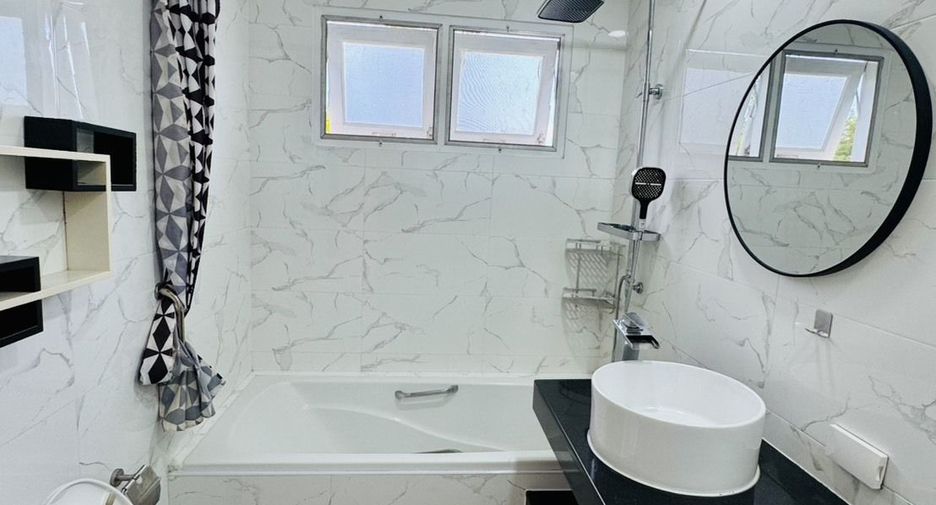 Haus zur Miete mit 6 Zimmer in Mueang Phuket, Phuket