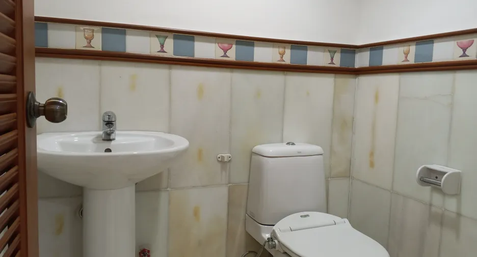 For rent 3 bedrooms condo in Khlong Toei, Bangkok