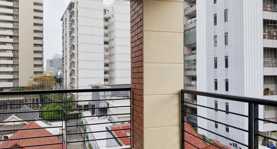 For rent 3 bedrooms condo in Khlong Toei, Bangkok