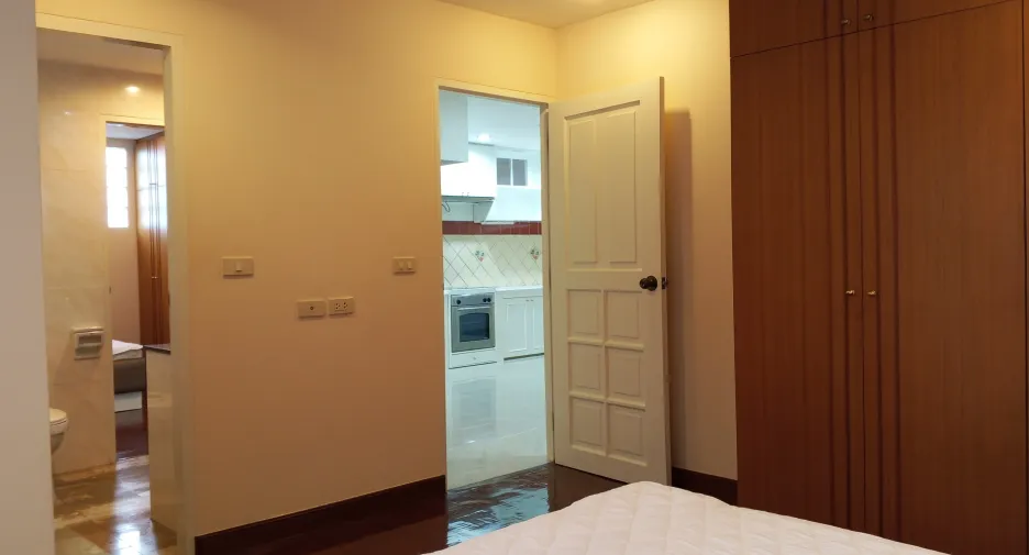 For rent 3 bedrooms condo in Khlong Toei, Bangkok