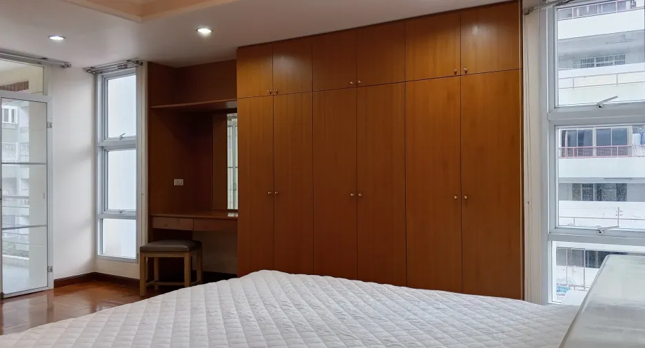 For rent 3 bedrooms condo in Khlong Toei, Bangkok