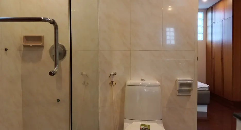 For rent 3 bedrooms condo in Khlong Toei, Bangkok