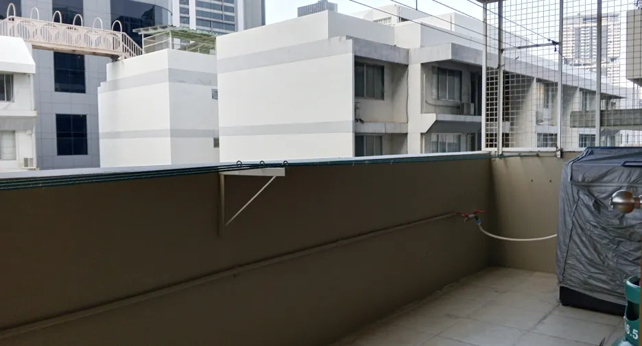 For rent 3 bedrooms apartment in Khlong Toei, Bangkok