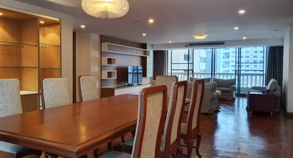 For rent 3 bedrooms apartment in Khlong Toei, Bangkok
