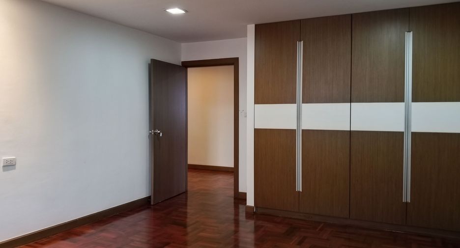 À louer 3 chambres appartement à Khlong Toei, Bangkok