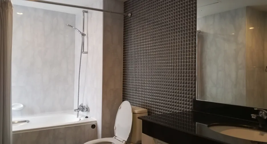 For rent 3 bedrooms apartment in Khlong Toei, Bangkok