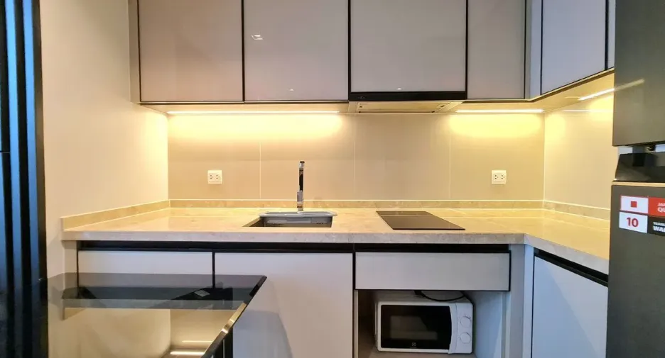 For rent 1 bed condo in Phaya Thai, Bangkok
